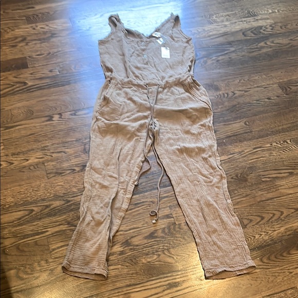 Flawless NWT S Women's Tan Jumpsuit - Picture 1 of 2